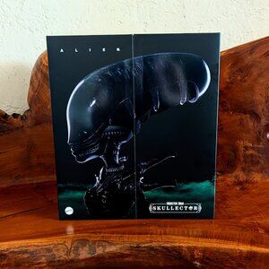 NWT Monster High | Alien Xenomorph Skullector Collector Doll
